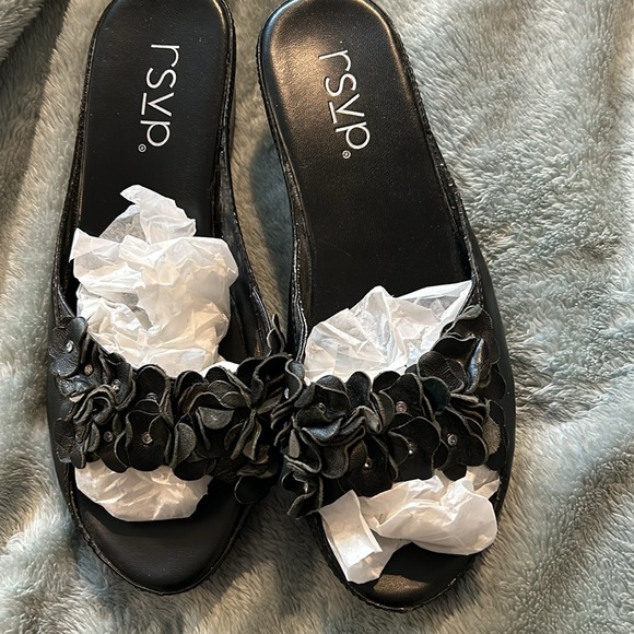 Comfortable Low Platform Wedge Black Flower Slide Sandals-sz 8.5-9 - Picture 2 of 8